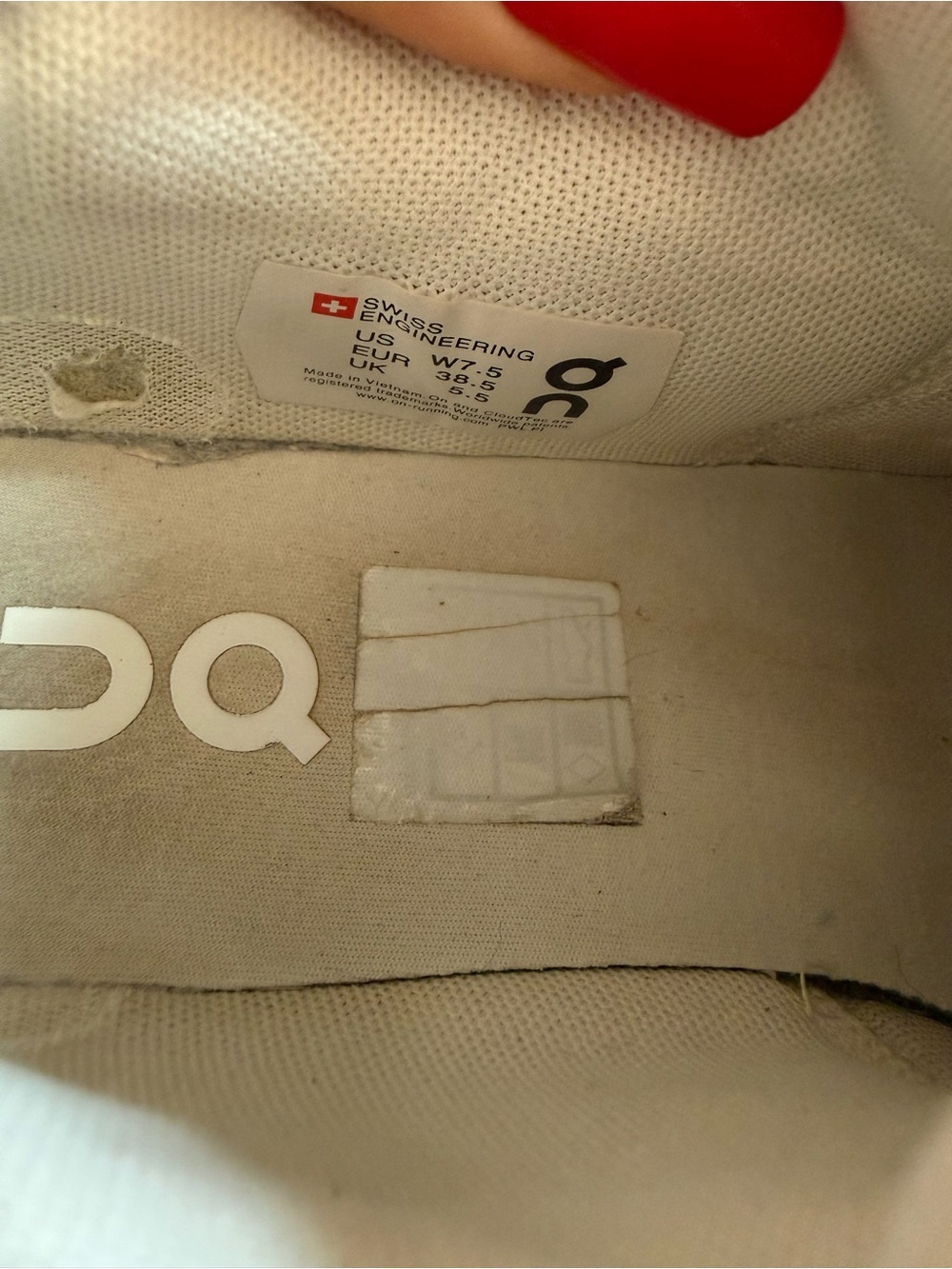 On Running the Roger advantage Women size 7.5 Sneakers in White and Cream - Picture 7 of 7